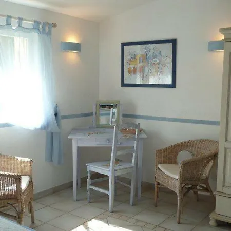 Les Des Taillades Couette-café 3*