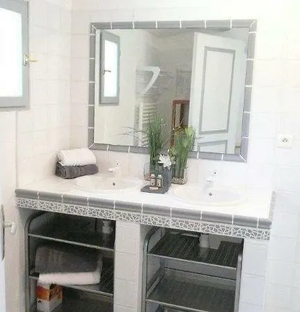 Les Des Taillades Bed & Breakfast 3*