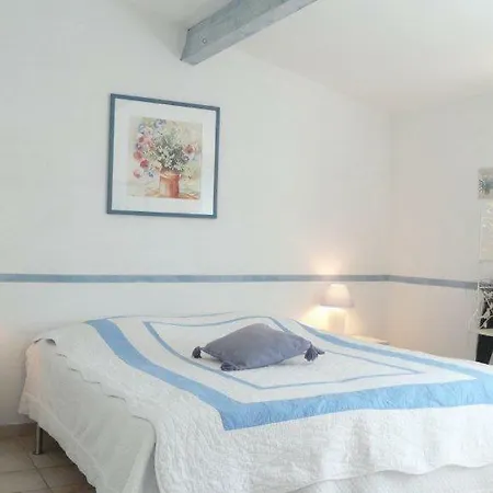 Les Des Taillades Bed & Breakfast